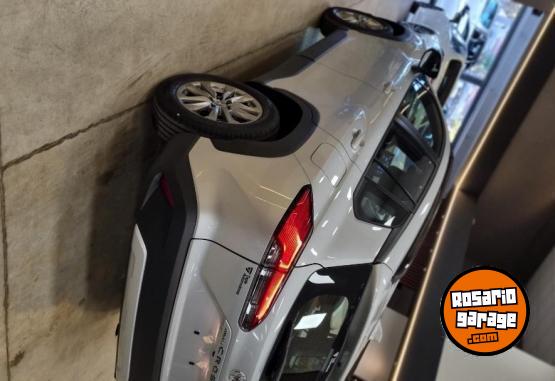Autos - Toyota COROLLA CROSS XLI CVT 2025 Nafta 0Km - En Venta