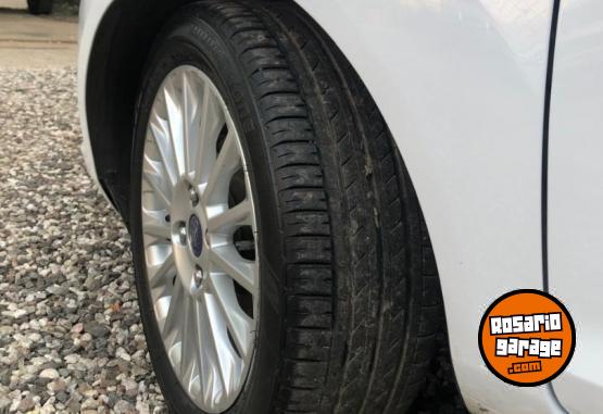 Autos - Ford FIESTA TITANIUM 2016 Nafta 90000Km - En Venta