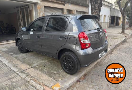 Autos - Toyota Éticos xs 2022 Nafta 38000Km - En Venta