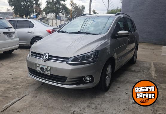 Autos - Volkswagen Suran higline 2015 Nafta 100000Km - En Venta
