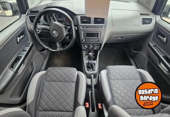 Autos - Volkswagen Suran higline 2015 Nafta 100000Km - En Venta