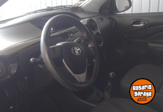 Autos - Toyota Etios X 1.5 2015 Nafta 120000Km - En Venta