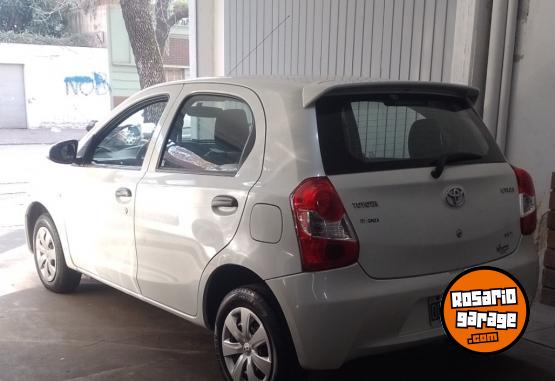 Autos - Toyota Etios X 1.5 2015 Nafta 120000Km - En Venta