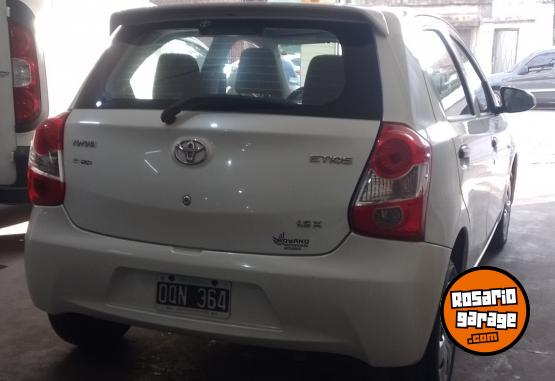 Autos - Toyota Etios X 1.5 2015 Nafta 120000Km - En Venta