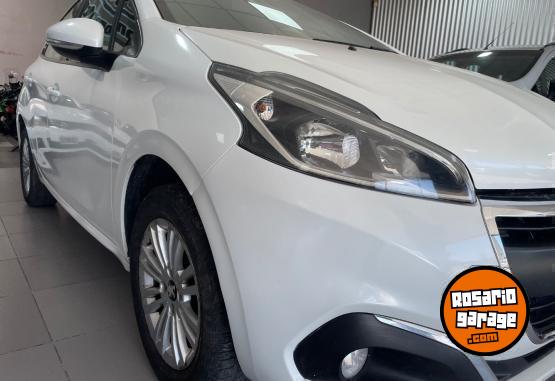 Autos - Peugeot 208 2017 Nafta 98000Km - En Venta