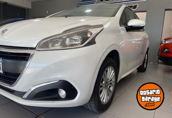 Autos - Peugeot 208 2017 Nafta 98000Km - En Venta