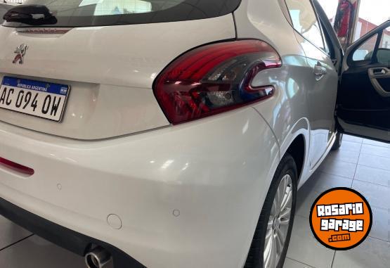 Autos - Peugeot 208 2017 Nafta 98000Km - En Venta