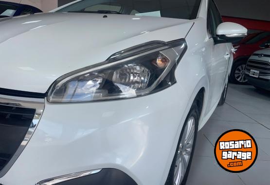 Autos - Peugeot 208 2017 Nafta 98000Km - En Venta