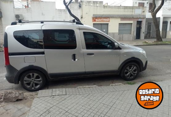 Utilitarios - Renault Kangoo Stepway II 2023 GNC 58000Km - En Venta
