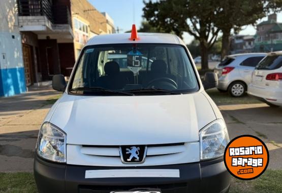 Utilitarios - Peugeot Partner 2015 Diesel  - En Venta
