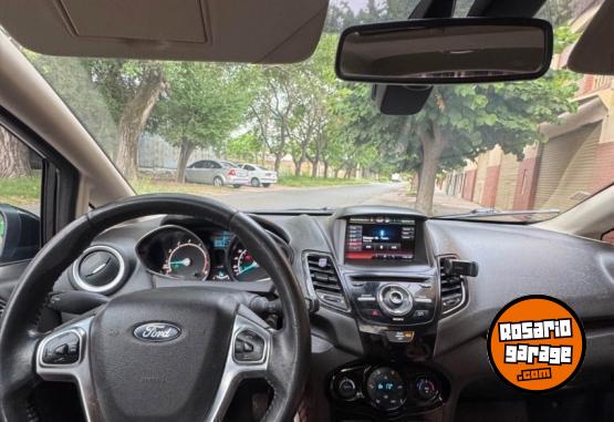 Autos - Ford Fiesta Titanium 2015 Nafta 130000Km - En Venta