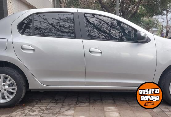 Autos - Renault Logan 2023 GNC 100000Km - En Venta