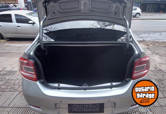 Autos - Renault Logan 2023 GNC 100000Km - En Venta