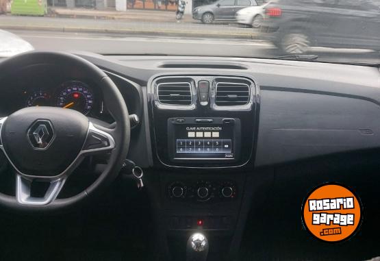 Autos - Renault Logan 2023 GNC 100000Km - En Venta