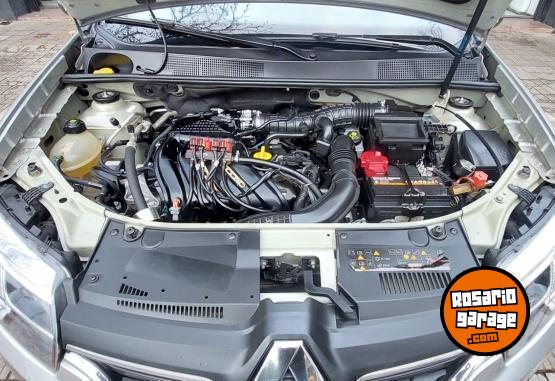 Autos - Renault Logan 2023 GNC 100000Km - En Venta