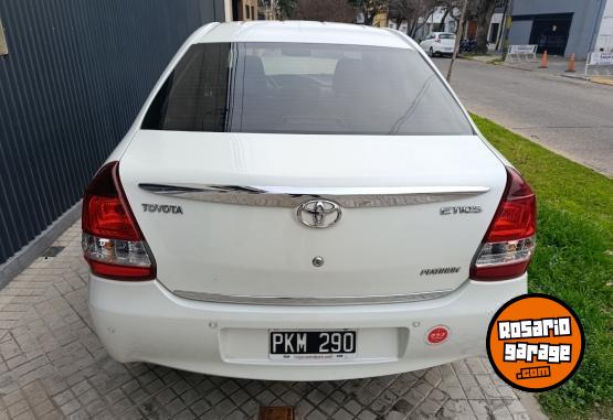 Autos - Toyota ETIOS PLATINUM 2015 Nafta 122000Km - En Venta