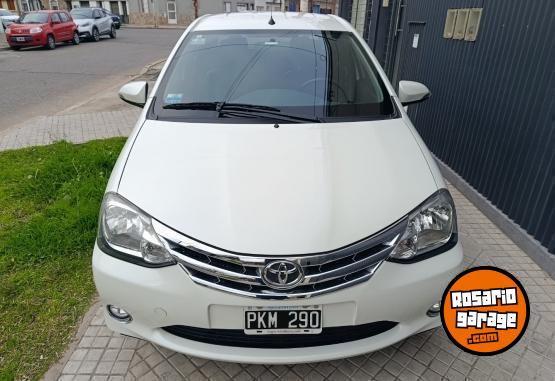 Autos - Toyota ETIOS PLATINUM 2015 Nafta 122000Km - En Venta