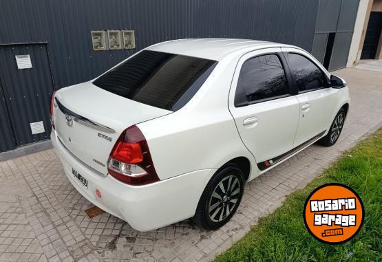Autos - Toyota ETIOS PLATINUM 2015 Nafta 122000Km - En Venta