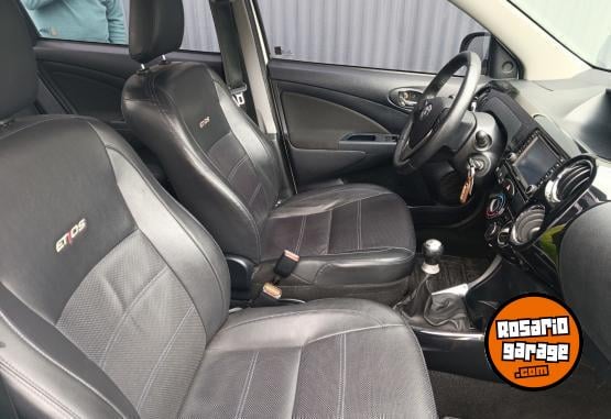 Autos - Toyota ETIOS PLATINUM 2015 Nafta 122000Km - En Venta