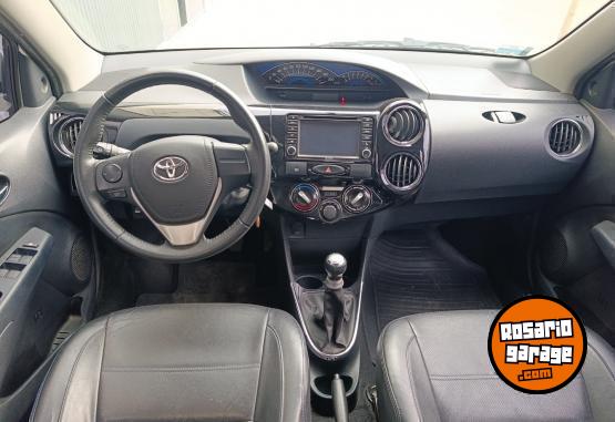 Autos - Toyota ETIOS PLATINUM 2015 Nafta 122000Km - En Venta
