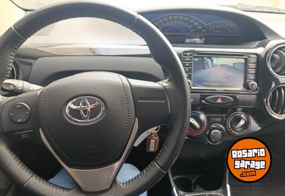 Autos - Toyota ETIOS PLATINUM 2015 Nafta 122000Km - En Venta