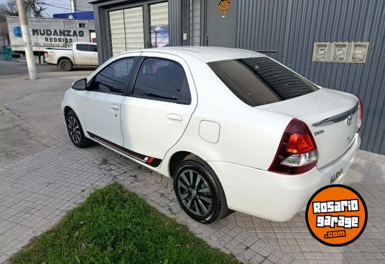 Autos - Toyota ETIOS PLATINUM 2015 Nafta 122000Km - En Venta