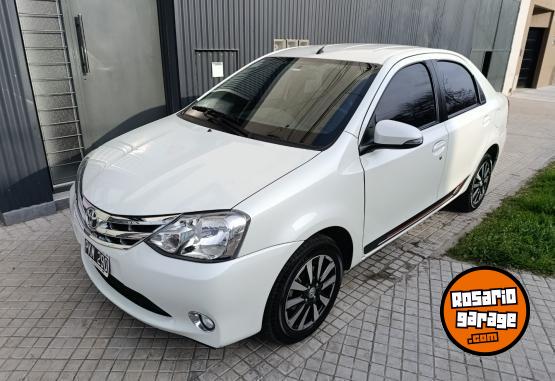 Autos - Toyota ETIOS PLATINUM 2015 Nafta 122000Km - En Venta