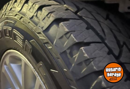 Camionetas - Toyota HILUX SRV 2013 Diesel 181000Km - En Venta