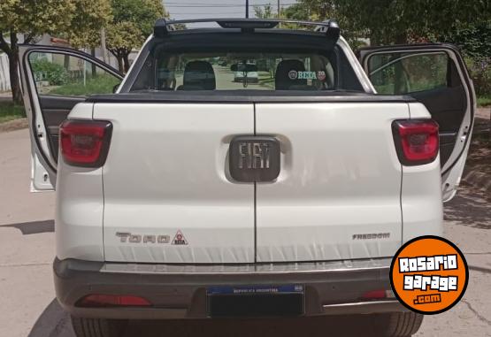 Camionetas - Fiat TORO FREEDON 2017 Diesel 86000Km - En Venta