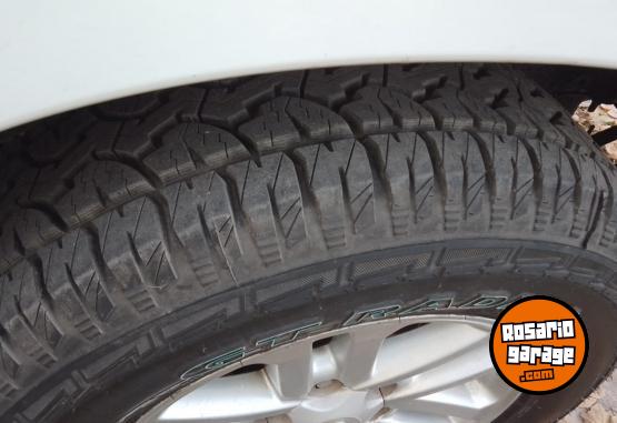 Camionetas - Toyota HILUX SRV 4X4 2012 Diesel 300000Km - En Venta