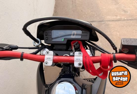 Motos - Honda Tornado 2021 Nafta 9300Km - En Venta