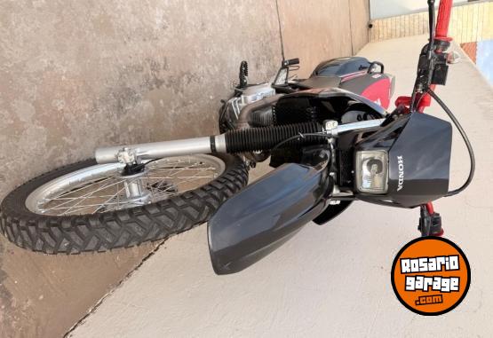 Motos - Honda Tornado 2021 Nafta 9300Km - En Venta