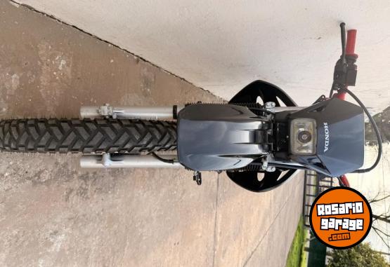 Motos - Honda Tornado 2021 Nafta 9300Km - En Venta