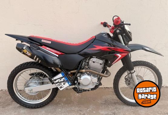 Motos - Honda Tornado 2021 Nafta 9300Km - En Venta
