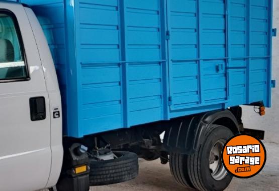 Camiones y Gr�as - Ford F4000 4x2  A�o 2015  Km 176.000 - En Venta