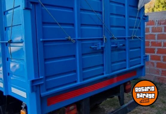 Camiones y Gr�as - Ford F4000 4x2  A�o 2015  Km 176.000 - En Venta