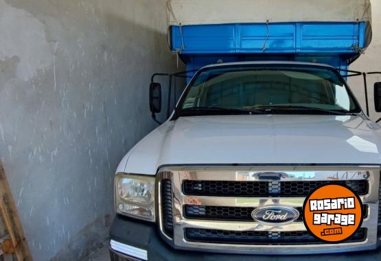 Camiones y Gr�as - Ford F4000 4x2  A�o 2015  Km 176.000 - En Venta