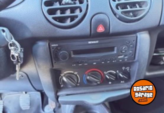 Utilitarios - Renault Kangoo 2015 Diesel 270000Km - En Venta