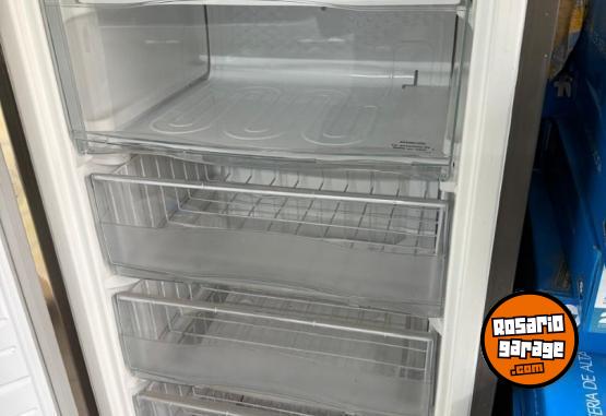 Hogar - Freezer Vertical Whirlpool - En Venta