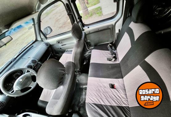 Utilitarios - Renault Kangoo 2015 GNC 225000Km - En Venta