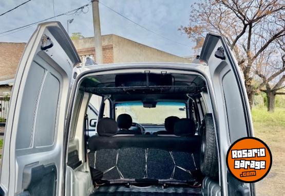 Utilitarios - Renault Kangoo 2015 GNC 225000Km - En Venta