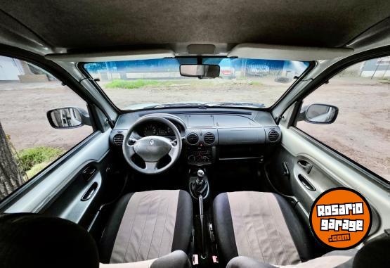 Utilitarios - Renault Kangoo 2015 GNC 225000Km - En Venta