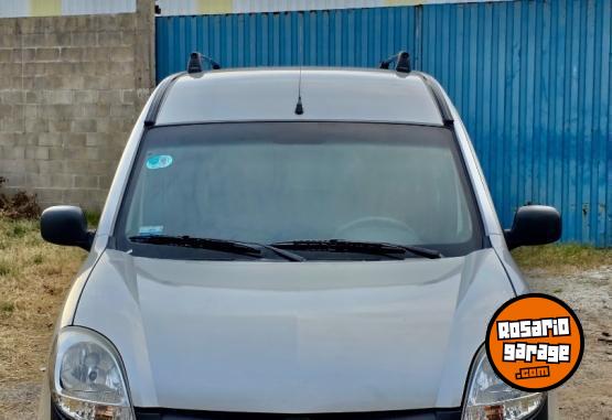 Utilitarios - Renault Kangoo 2015 GNC 225000Km - En Venta