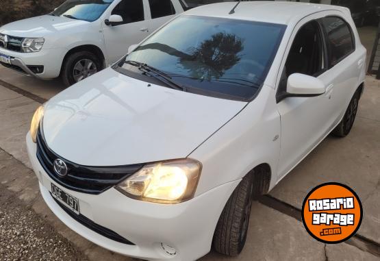 Autos - Toyota Etios 2014 Nafta 139000Km - En Venta