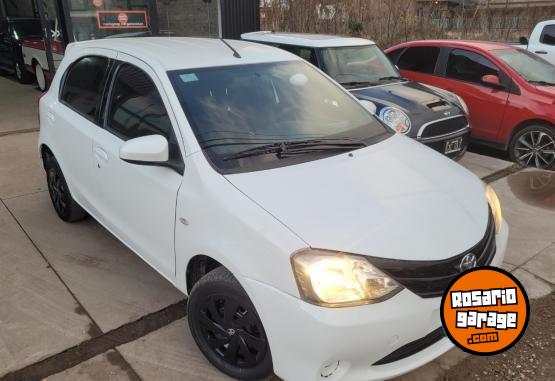 Autos - Toyota Etios 2014 Nafta 139000Km - En Venta