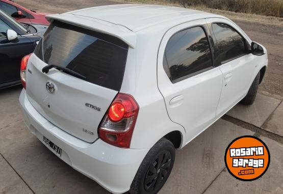 Autos - Toyota Etios 2014 Nafta 139000Km - En Venta