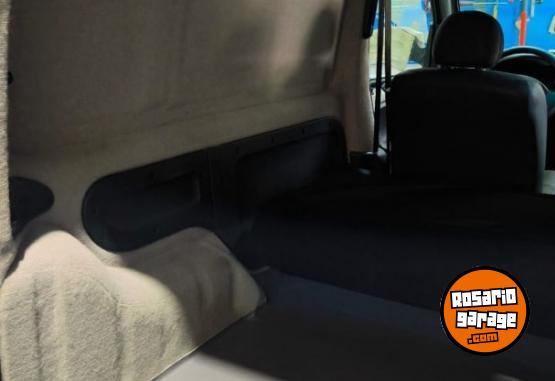 Utilitarios - Renault kangoo 2014 GNC 198000Km - En Venta