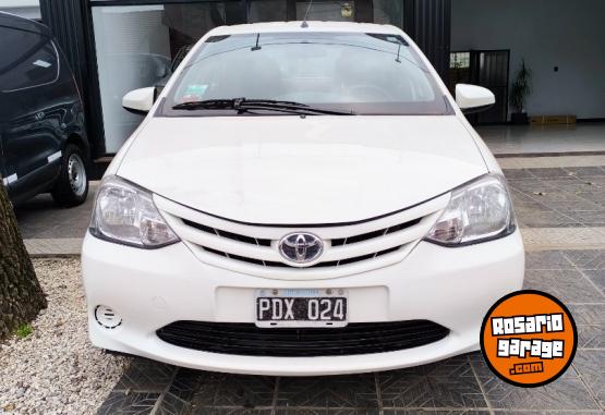 Autos - Toyota Etios 2015 Nafta 125000Km - En Venta
