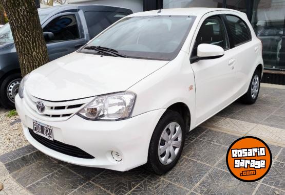 Autos - Toyota Etios 2015 Nafta 125000Km - En Venta