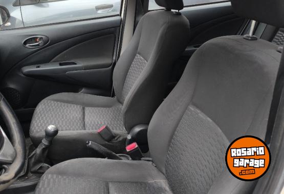Autos - Toyota Etios 2015 Nafta 125000Km - En Venta